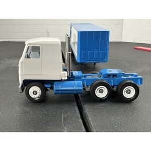 Vintage Kankakee Quaker Die Cast Mack Truck